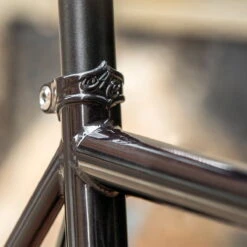 All-city Big Block Komplettrad - Black/Grey 21 All-city Big Block Komplettrad - Black/Grey -Fahrradzubehör Geschäft 20201122 ACT BigBlock StPaul VanityPhotos 568206 017 CropumzG048DOUib3