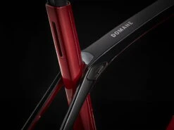 Domane SL 6 ETap Crimson/Trek Black -Fahrradzubehör Geschäft DomaneSL6eTap 22 35028 A Alt5jT8oiC09sOc2L