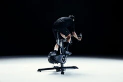 Wahoo Fitness KICKR Bike V2 Wifi -Fahrradzubehör Geschäft Wahoo KICKR BIKE v2 WFBIKE3 QTR RIDER 02323